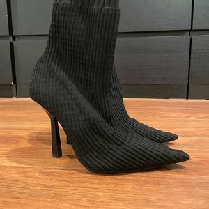 Zara GORGEOUS sock booty heels size 5!